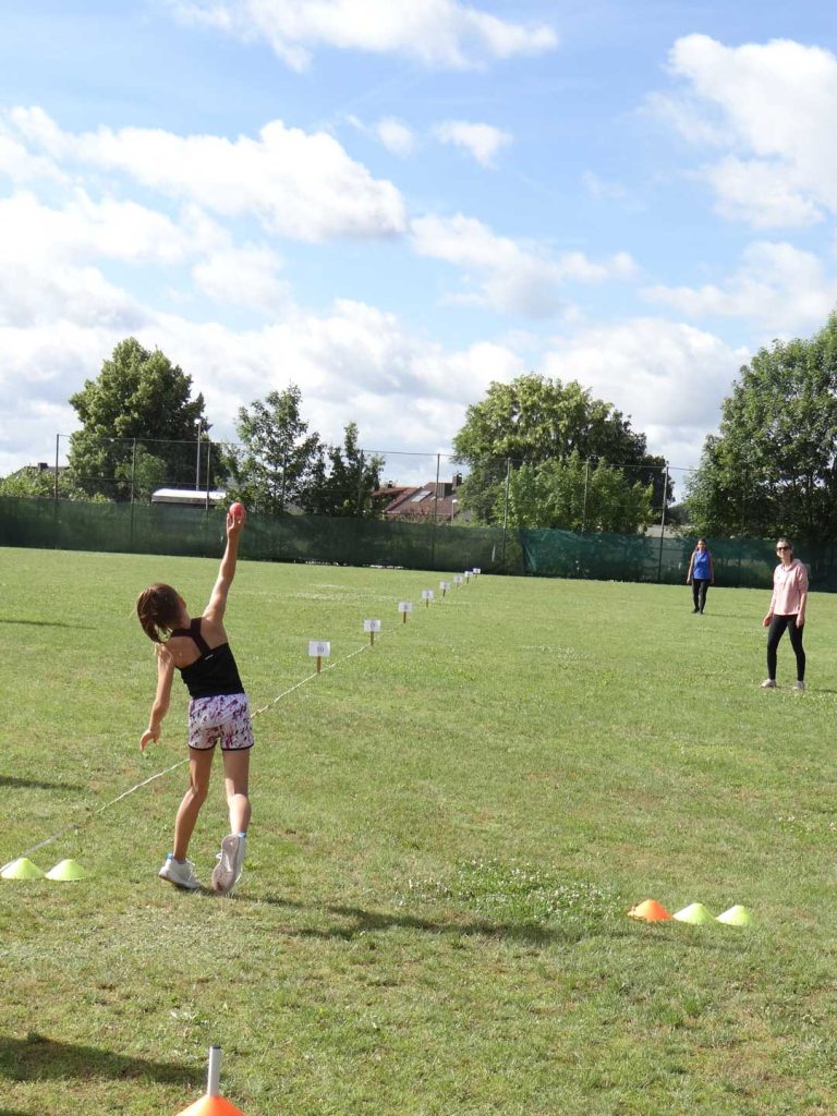 Die FES Grundschule bei den Bundesjugendspielen mit tollen Leistungen.