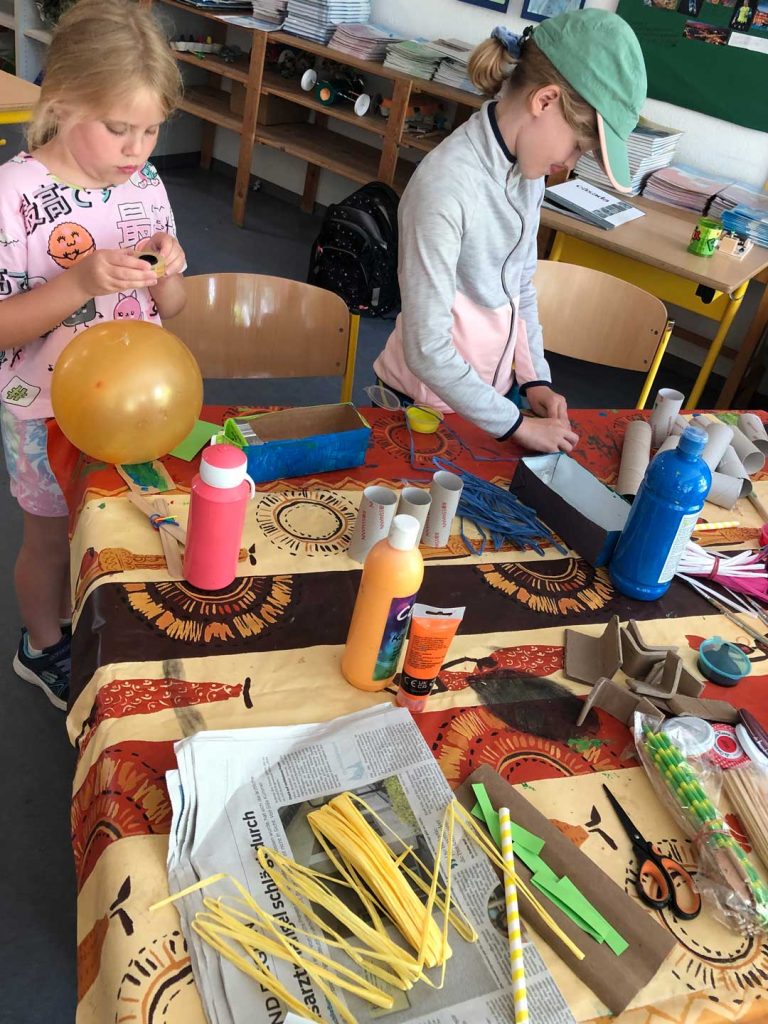 Projekttage FES Grundschule 2024: Projekt Boote bauen.