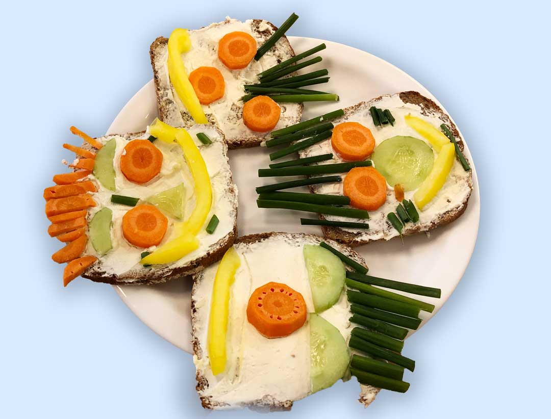 Ein von den Grundschülern mit Gemüse nett angerichtetes gesundes Pausenbrot.