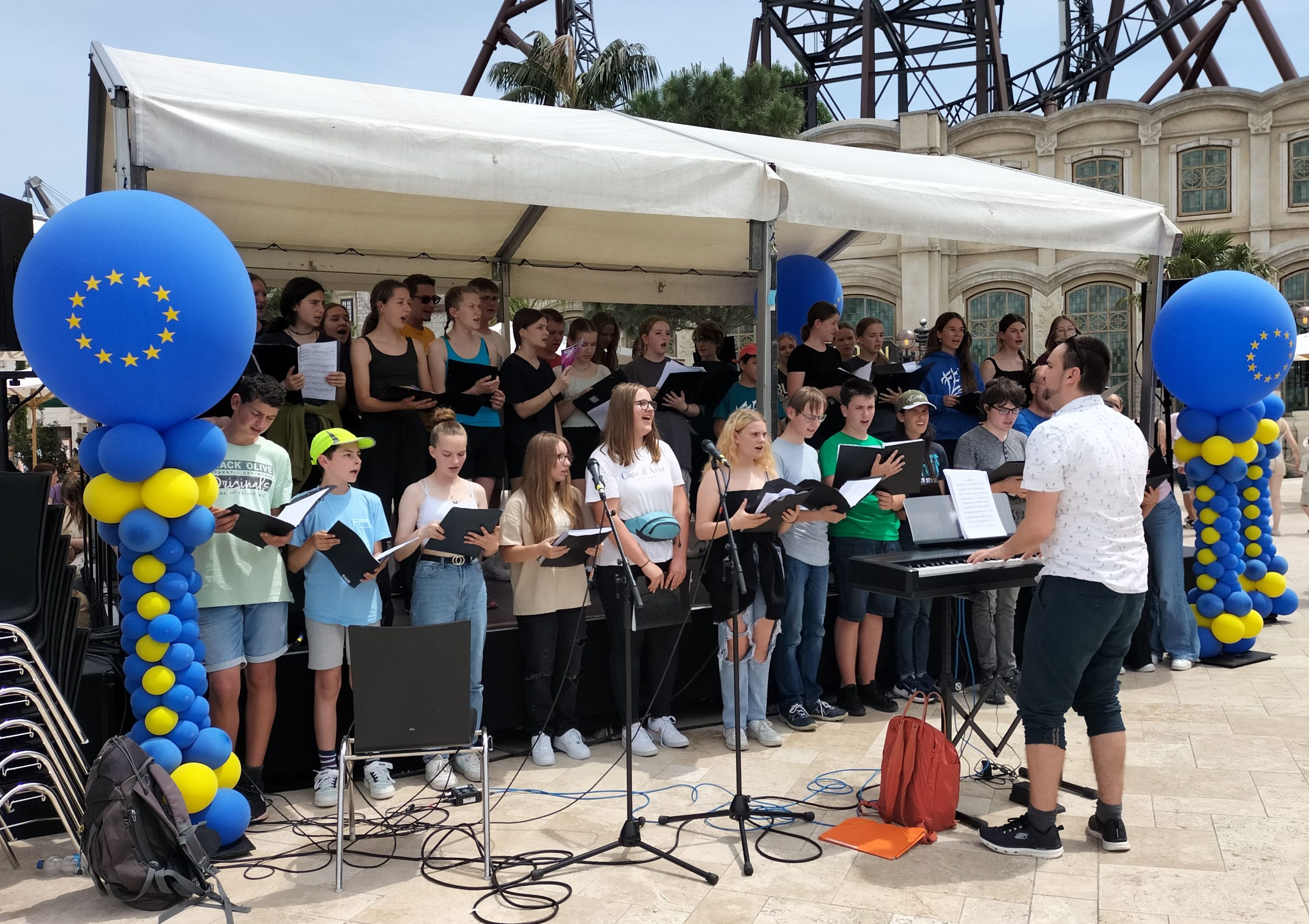 Der Jugendchor der FES-Heidenheim tritt auf der Euro-Musique 2024 in Rust auf.