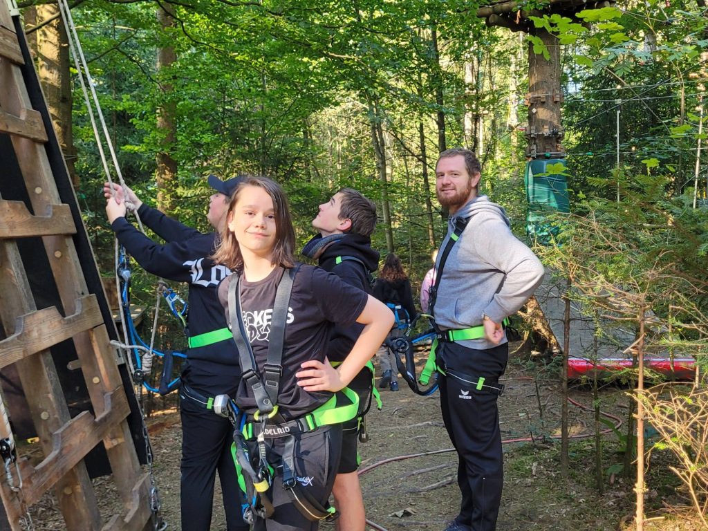 Schulstart der Schüler und Schülerinnen für das Schuljahr 2024/25. Bei uns ist was los. Welcome Party, Basics und vieles mehr.