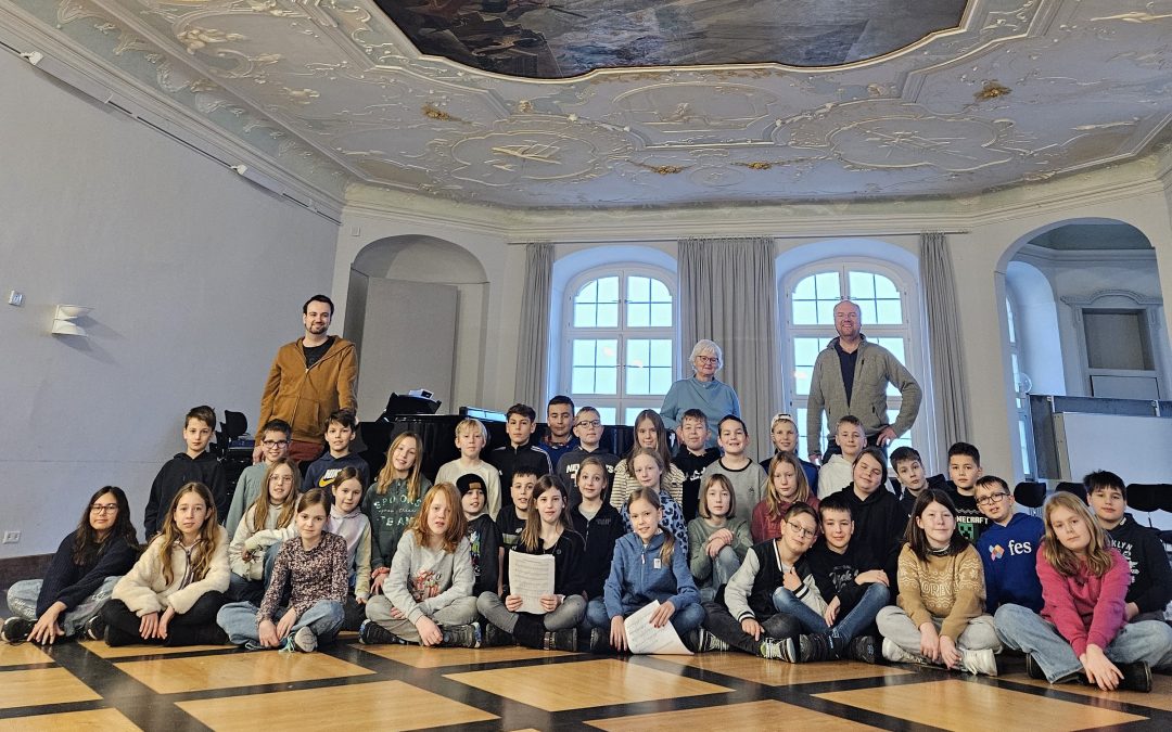Chorproben zwischen historischen Gemälden und ehrwürdigen Klostertüren