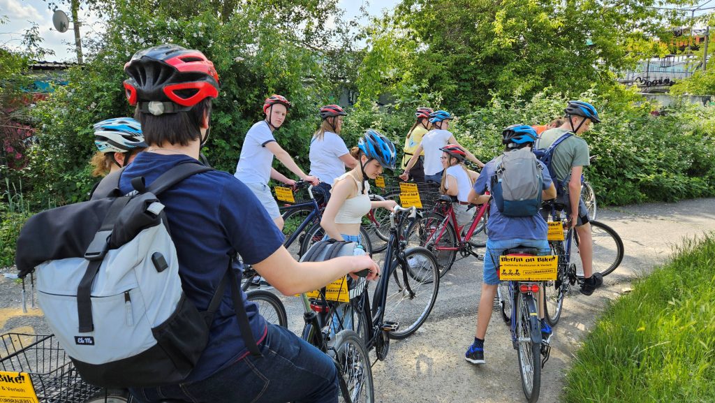 Zum unvergesslichen Höhepunkt zum Ende der Schulzeit der 10.Klässler an der FES-Realschule wurde die Abschlussfahrt in die Bundeshauptstadt. Fünf Tage lang tauchten die Abschlussschüler ein in das bunte Leben Berlins zwischen Geschichte und Großstadttrubel. 