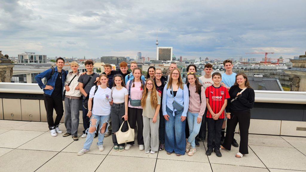 Zum unvergesslichen Höhepunkt zum Ende der Schulzeit der 10.Klässler an der FES-Realschule wurde die Abschlussfahrt in die Bundeshauptstadt. Fünf Tage lang tauchten die Abschlussschüler ein in das bunte Leben Berlins zwischen Geschichte und Großstadttrubel. 