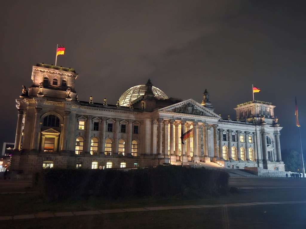 Wir fahren nach Berlin….
Studienfahrt der Kursstufe des FES-Gymnasiums in die Bundeshauptstadt
