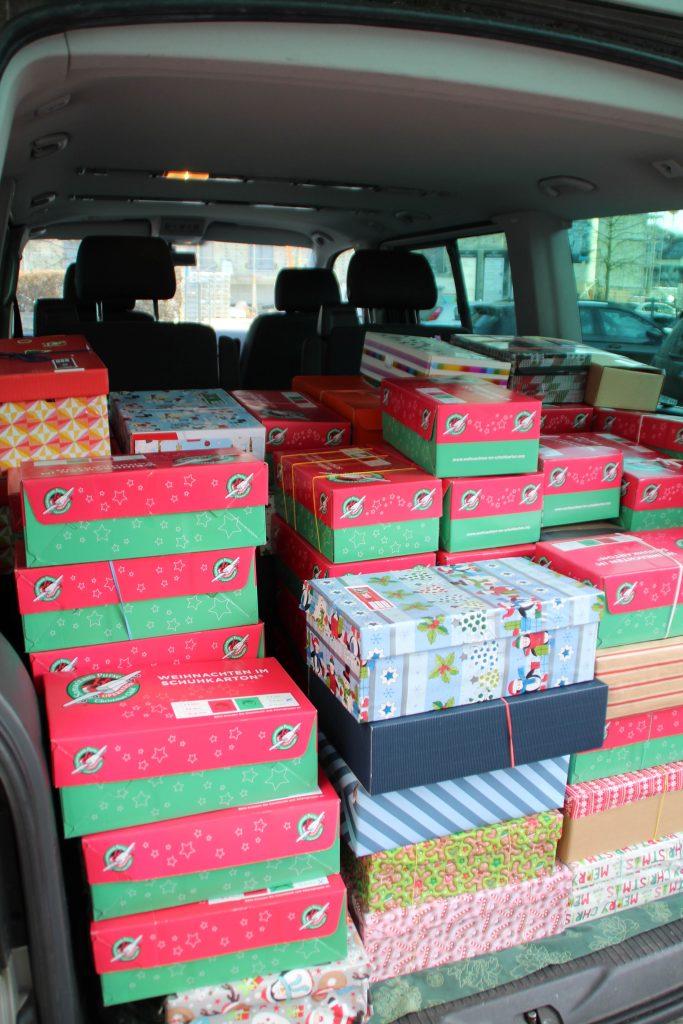 FES-Gymnasium und FES-Realschule: Mitgepackt bei „Weihnachten im Schuhkarton“