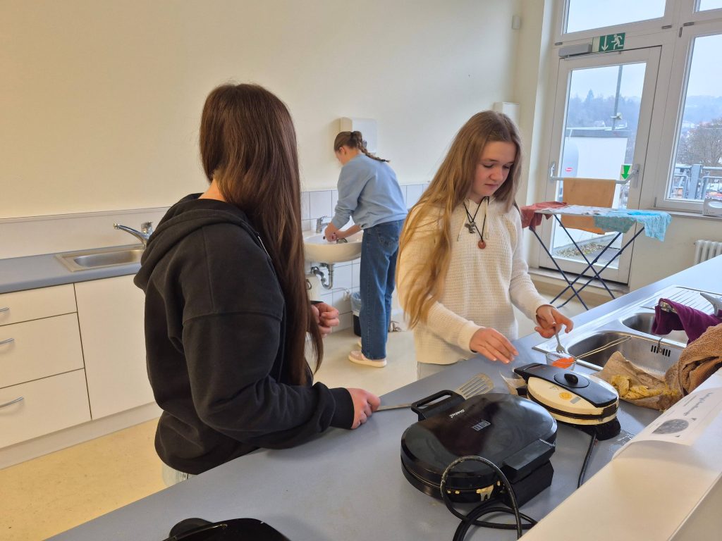 FES-Gymnasium: Waffelverkauf für unser FES-Patenschaftsprojekt