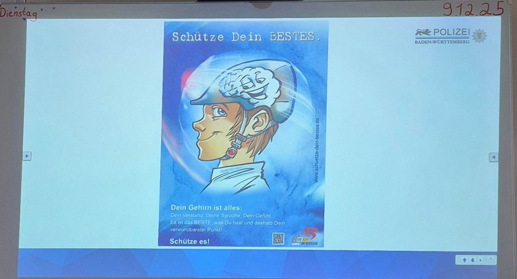 „Schütze dein Bestes!“ Unter diesem Motto stand die diesjährige Fahrradhelm-Kampagne, die von der Polizei Heidenheim für die 6. Klassen an unserer FES-Realschule und unserem FES-Gymnasium veranstaltet wurde. 