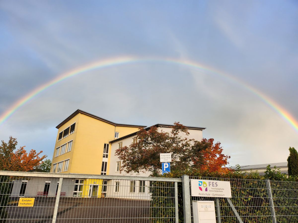 Foto zum Beitrag Schuljahresstart — Jubiläum — 202627 _FES-Website_