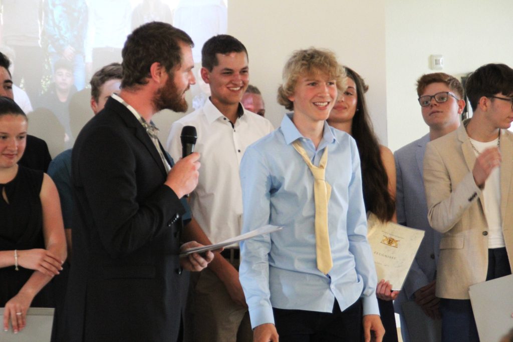 Schüler und Schülerinnen. Abschlussfeier. Zeugniss - Übergabe. FES. Christliche Schule. Heidenheim.