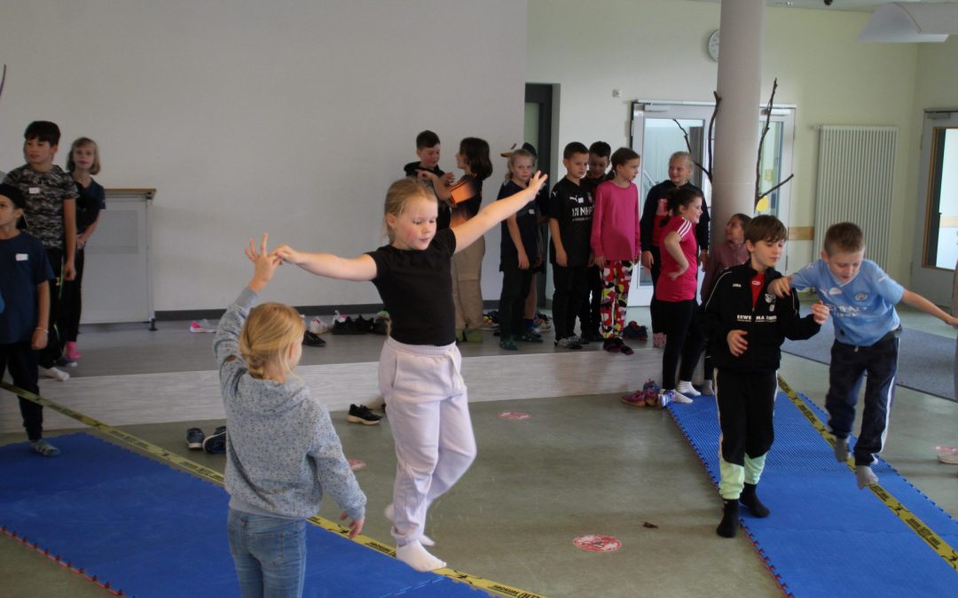 GROß RAUSKOMMEN: Grundschul-Kinder erkunden FES-Gymnasium und FES-Realschule