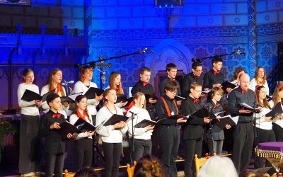 Eindrucksvolle musikalische Andacht in illuminierter Pauluskirche