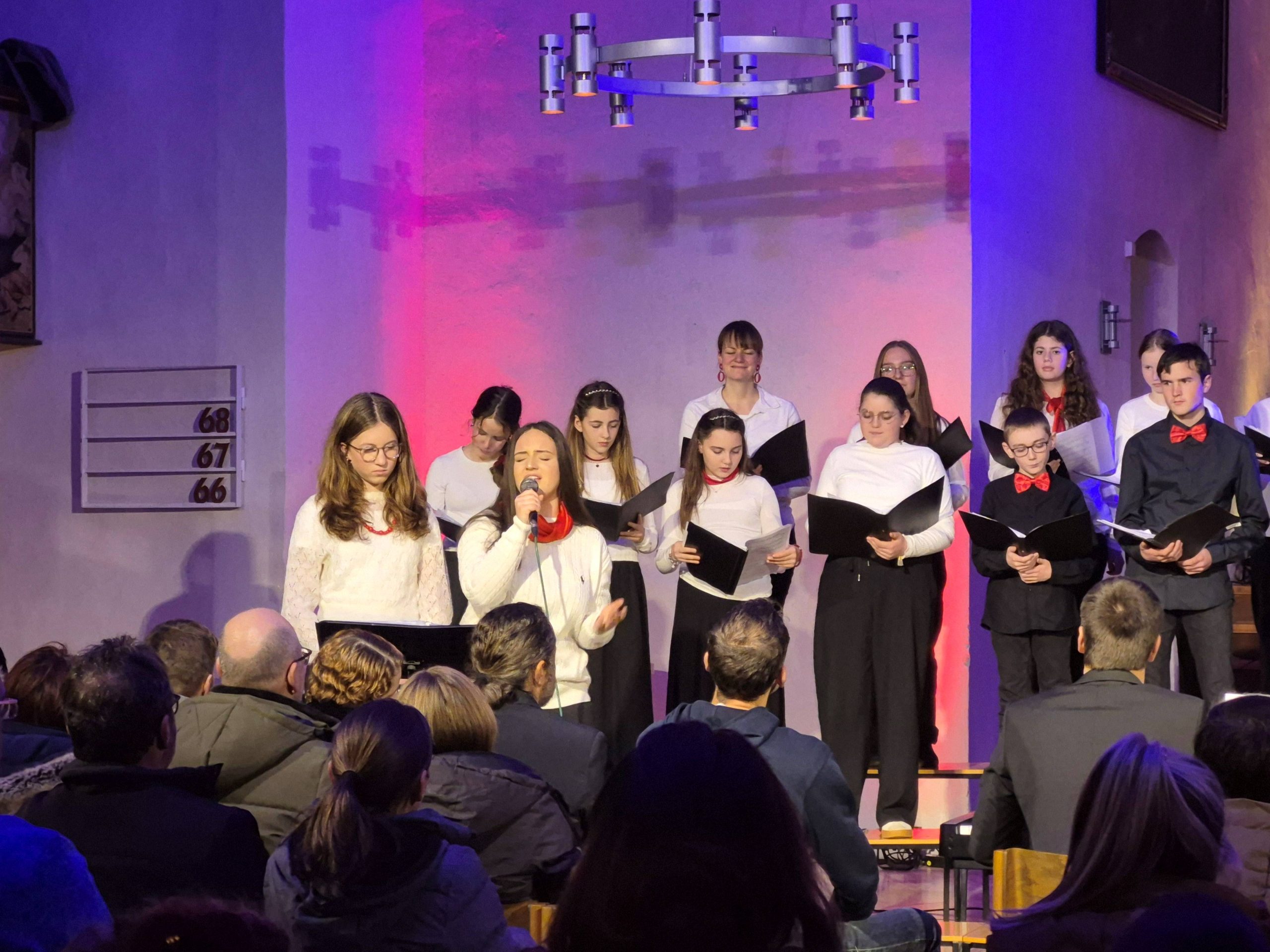 Beitragsbild zum BLOG-Beitrag FES-Chorandacht im Advent 2025_